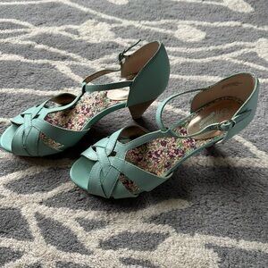 Seychelles Mint Heels - Size 9